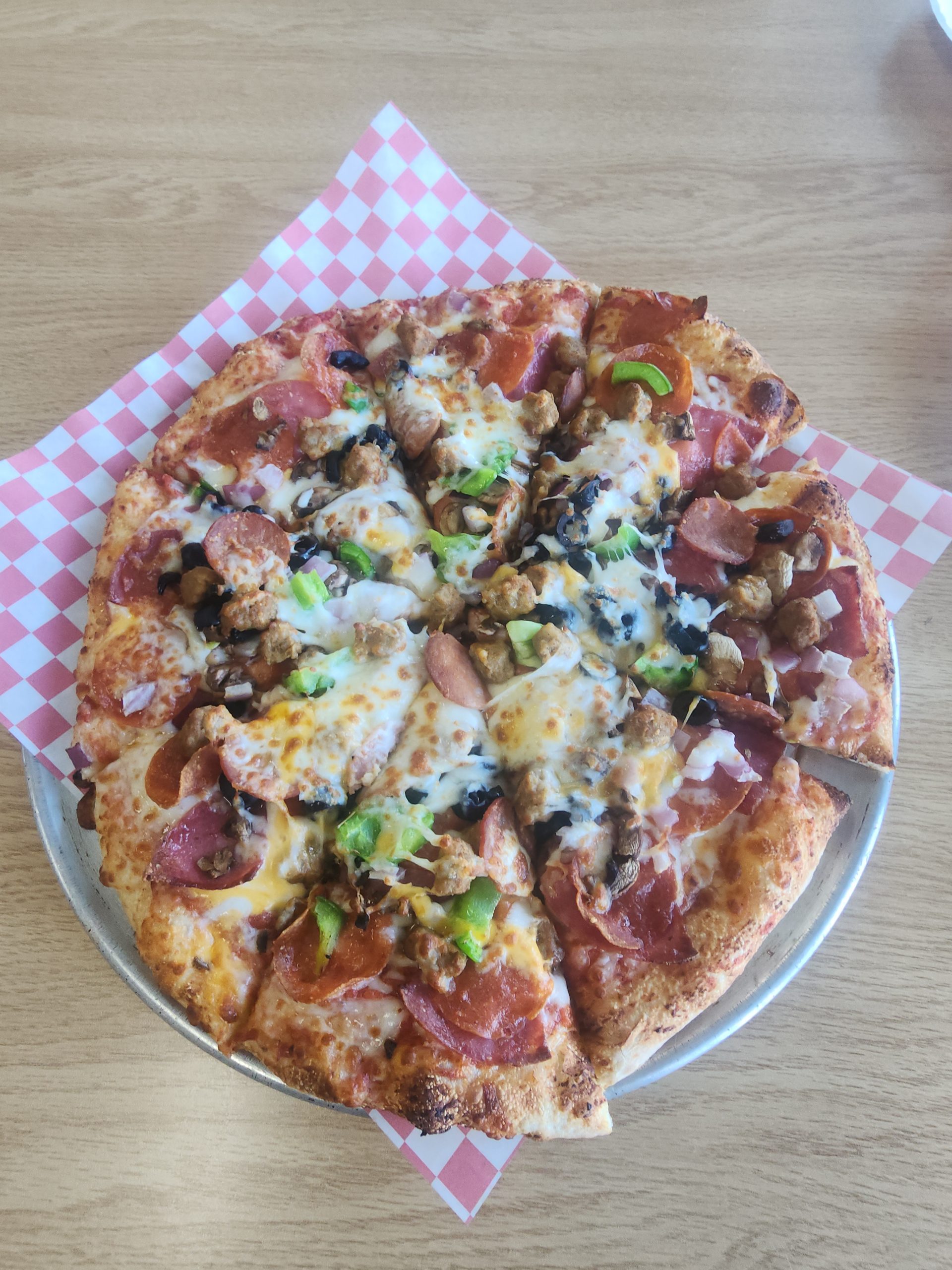 Road Trip Pizza: A King Supreme in Hawthorne, Nevada